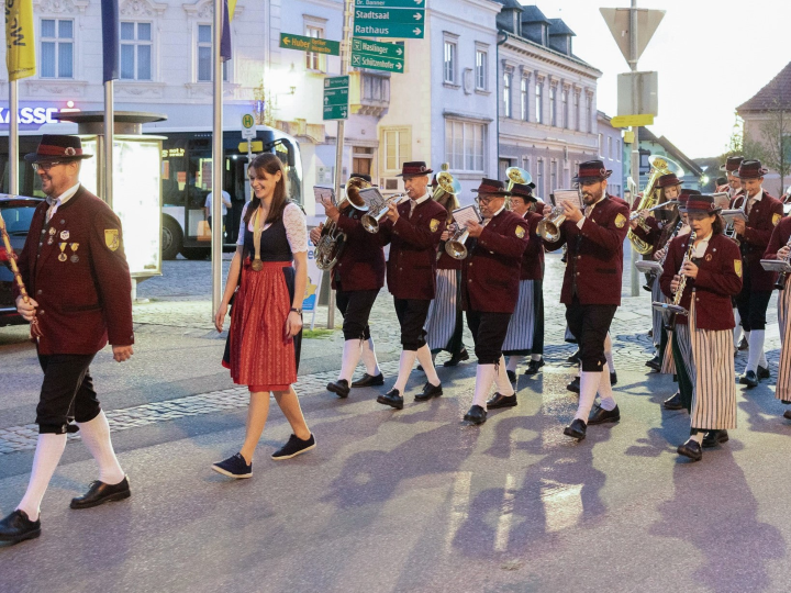 em-empfang-2025_sara-sinhuber_v3.png